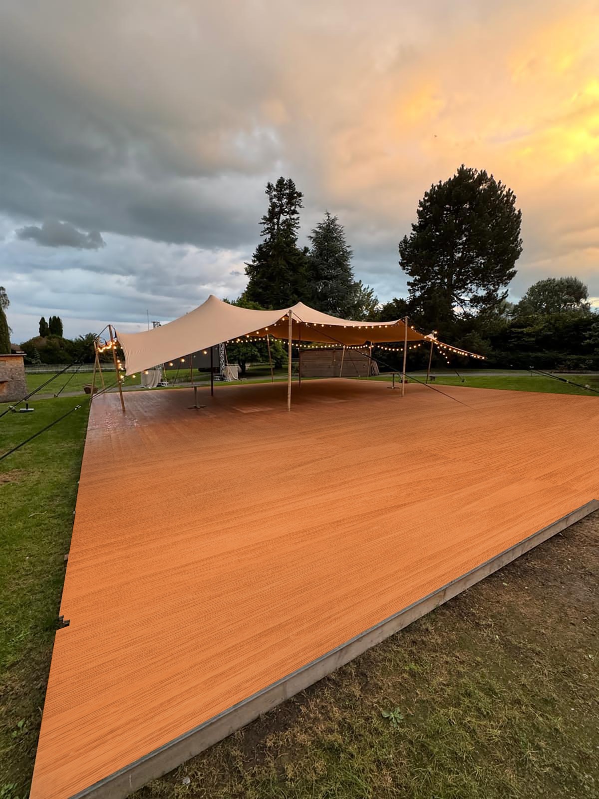 Tente stretch avec guirlande