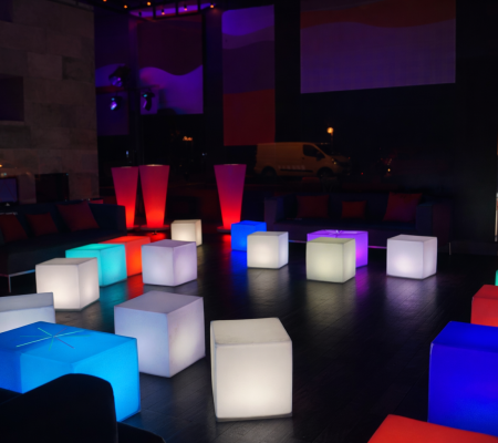 Cube led et mange-debout lumineux